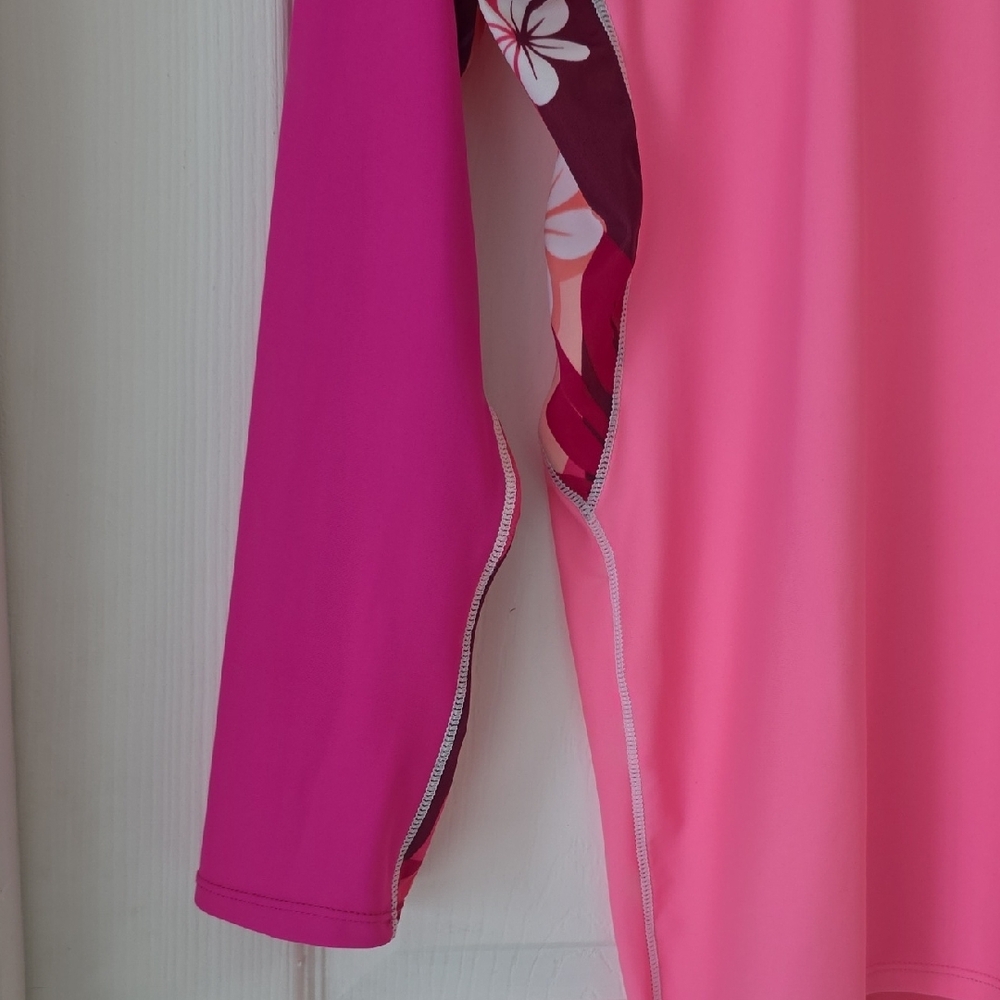 Tuga Women's Pink Rash Guard - Picture 5 of 11